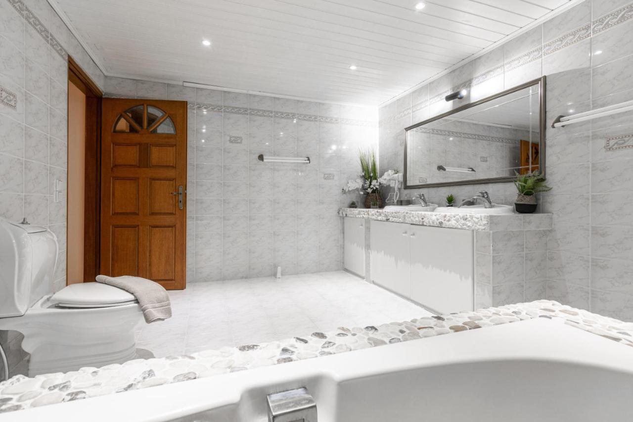 Galadriel Villa With Private Pool & Jacuzzi Kato Yerakarion Bagian luar foto