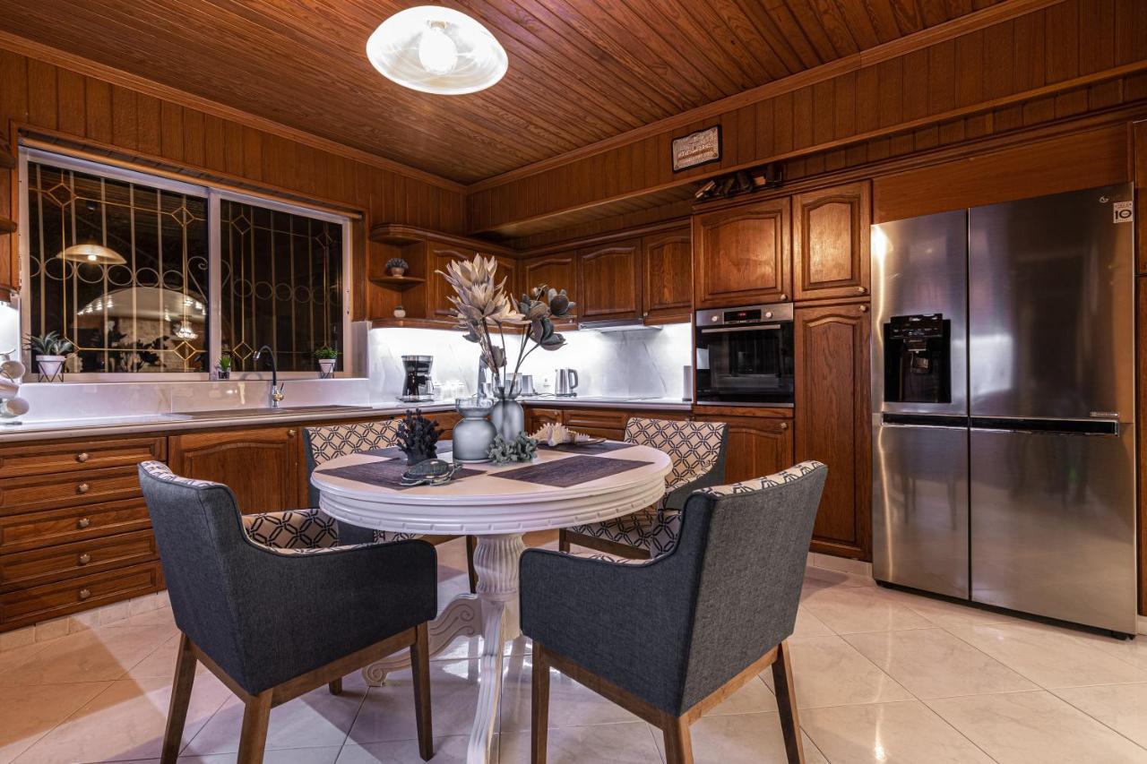 Galadriel Villa With Private Pool & Jacuzzi Kato Yerakarion Bagian luar foto