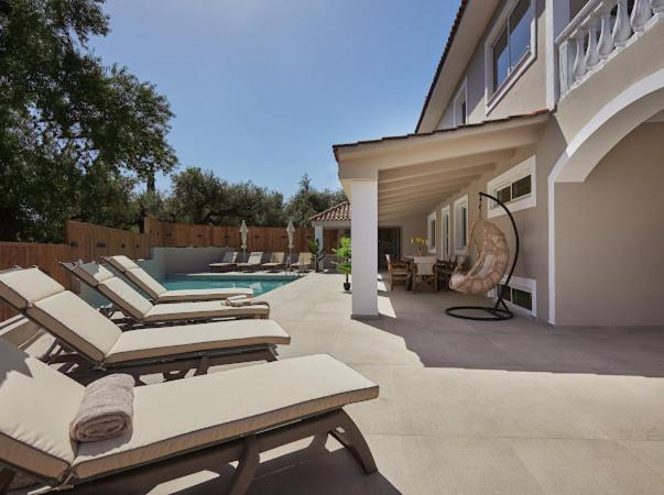 Galadriel Villa With Private Pool & Jacuzzi Kato Yerakarion Bagian luar foto