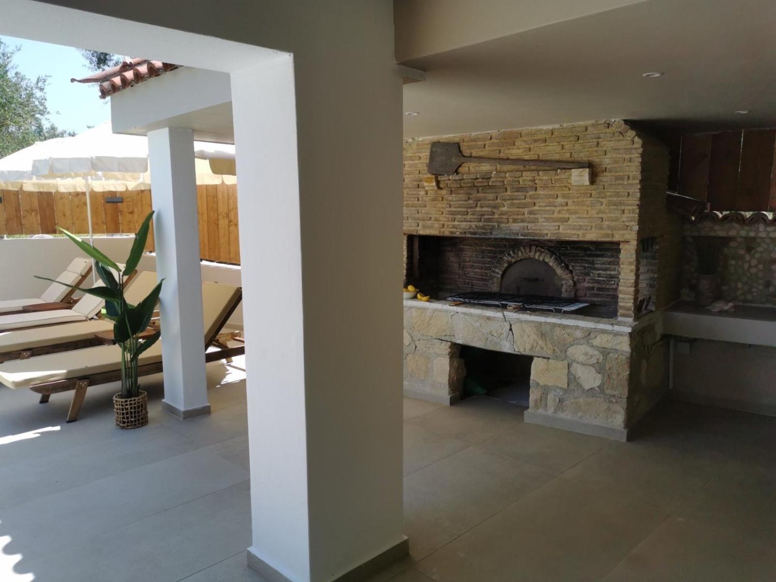 Galadriel Villa With Private Pool & Jacuzzi Kato Yerakarion Bagian luar foto