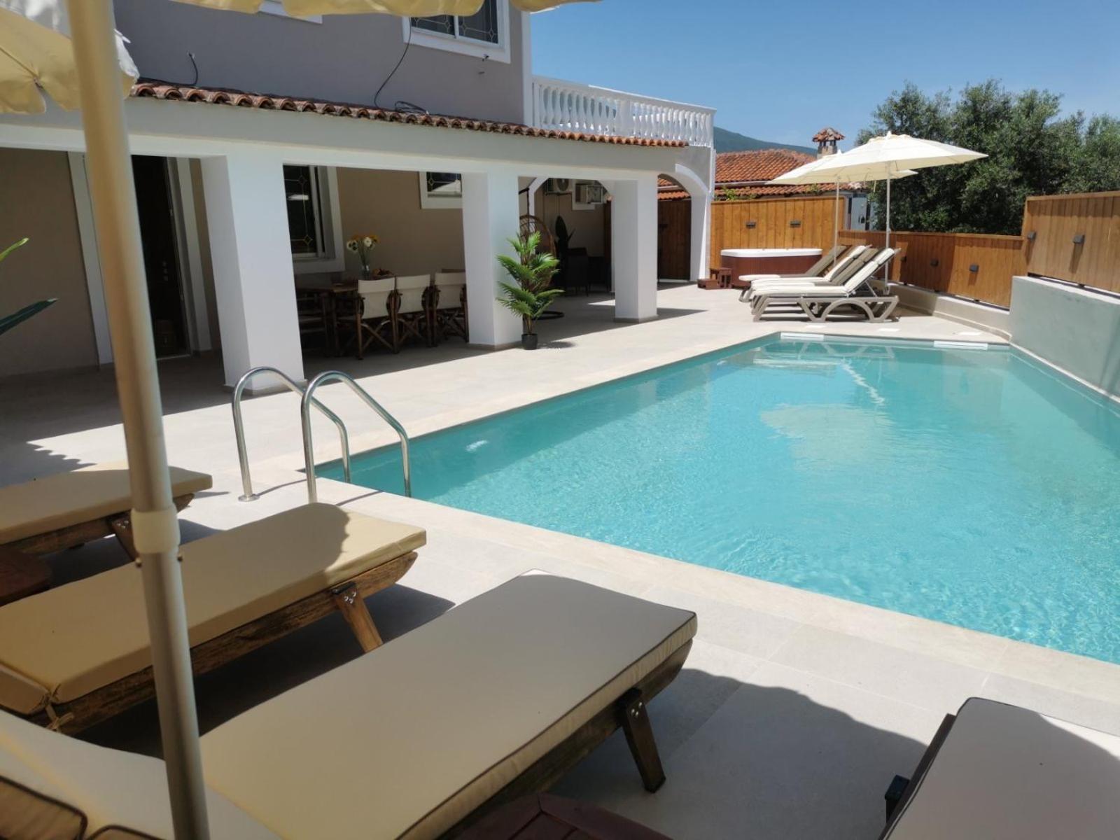 Galadriel Villa With Private Pool & Jacuzzi Kato Yerakarion Bagian luar foto