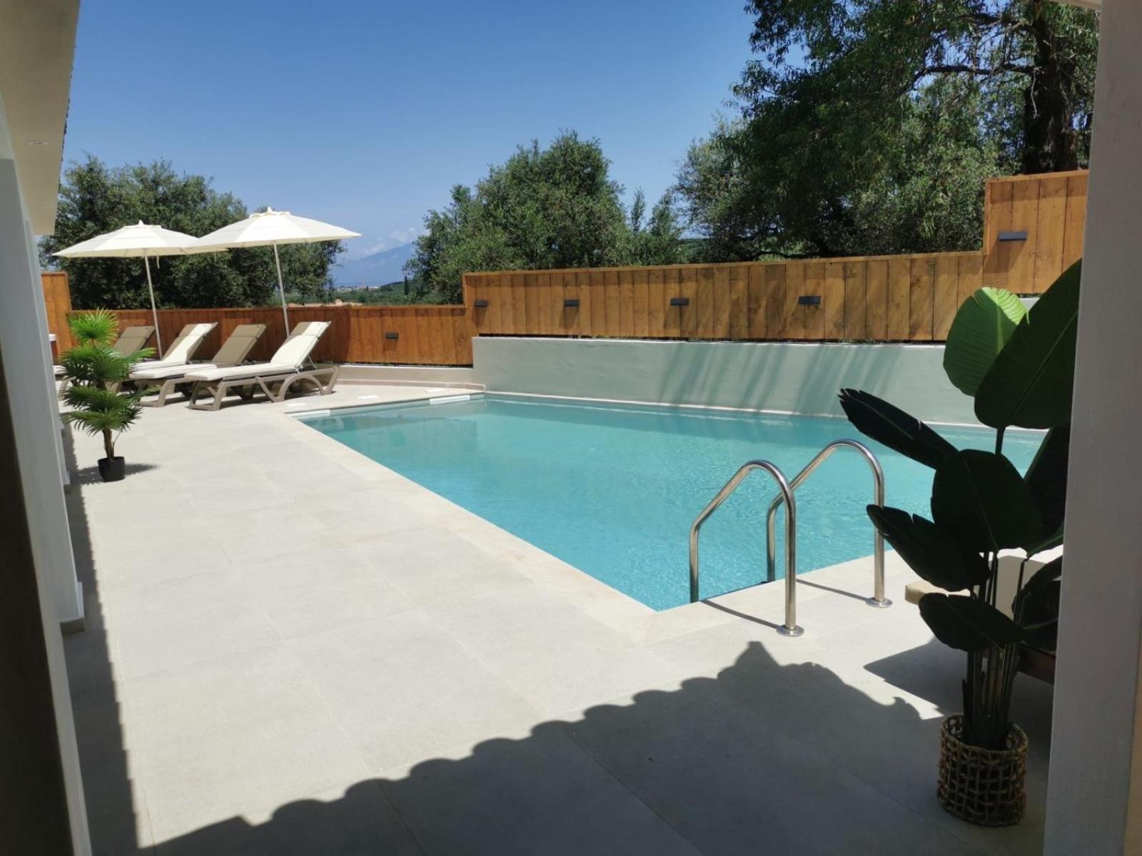 Galadriel Villa With Private Pool & Jacuzzi Kato Yerakarion Bagian luar foto